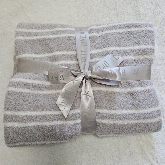 NEW! Barefoot Dreams CozyChic Throw Blanket - Picture 1 of 4